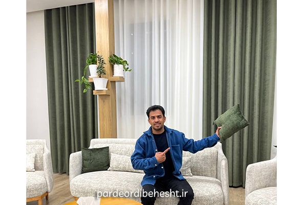 set-curtains-with-cushions-min